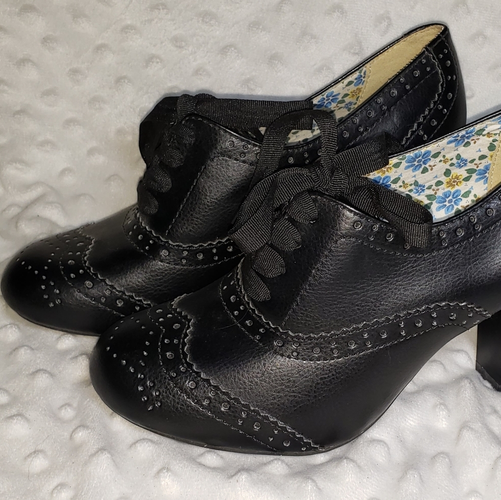 American eagle heels
